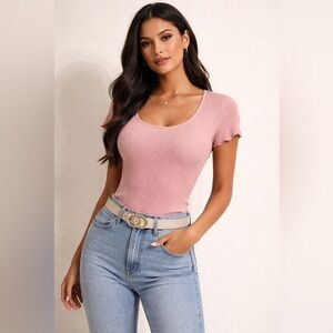 Elegant Ribbed Short Sleeve Top in Soft Pink